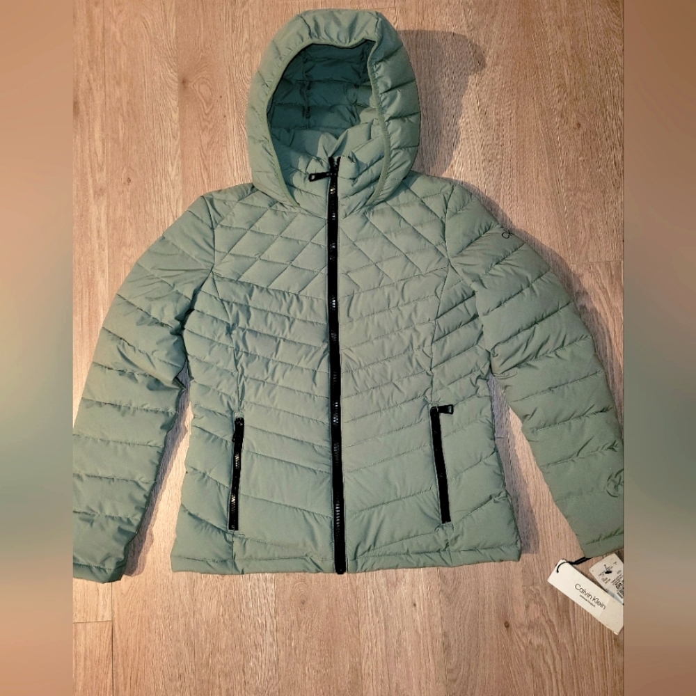 NWT Calvin Klein Women's short jacket, size Small, Green